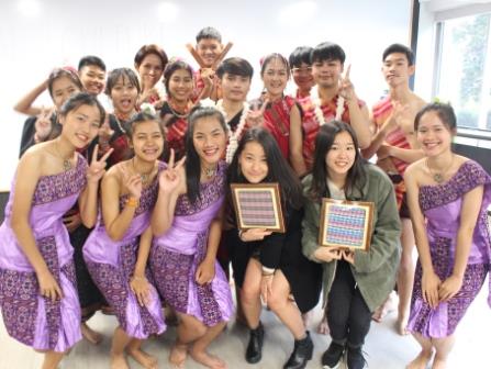 Thai students.JPG